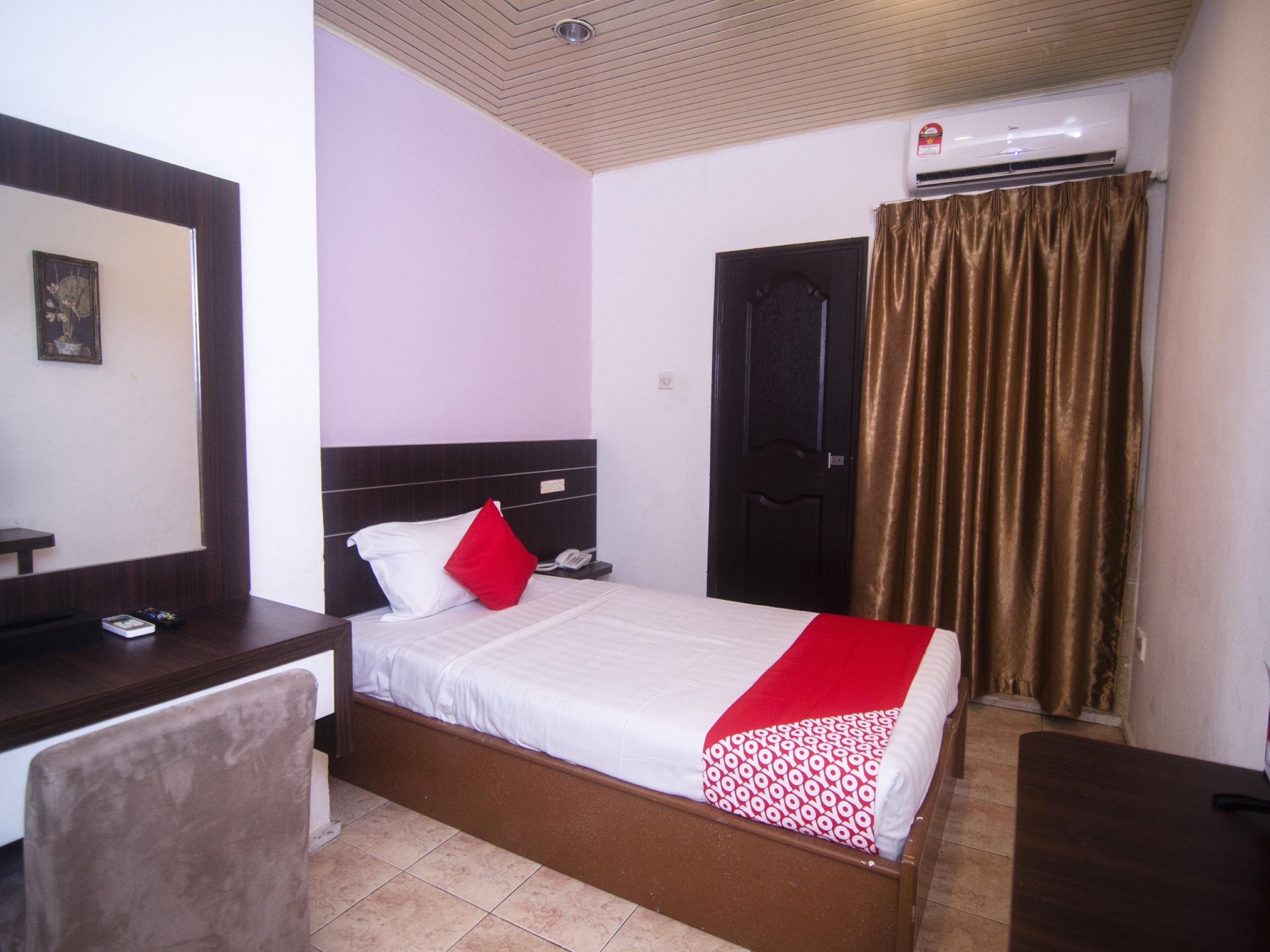 Super Oyo 991 Mayfair Hotel Kuching Exterior foto