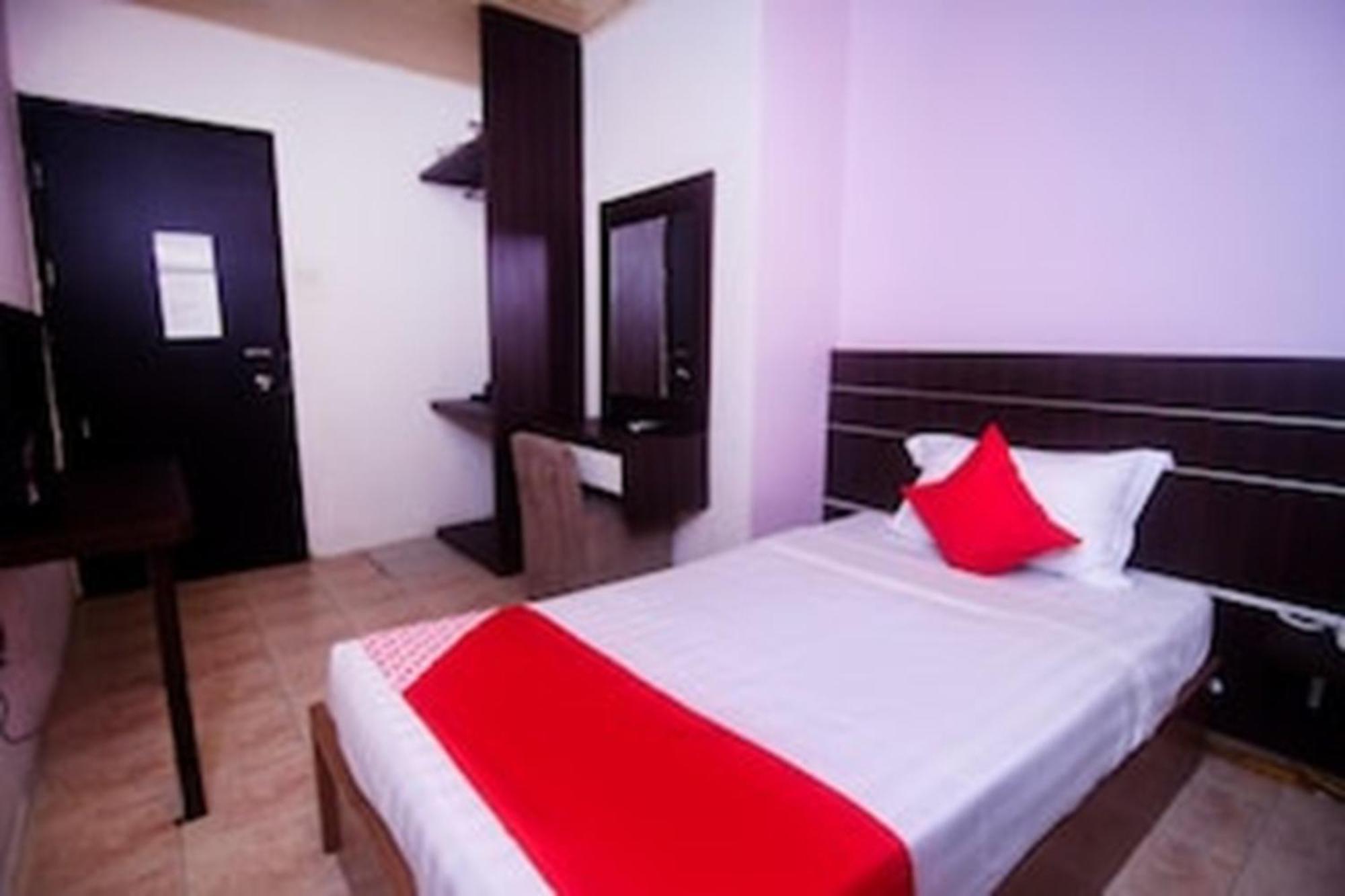 Super Oyo 991 Mayfair Hotel Kuching Exterior foto